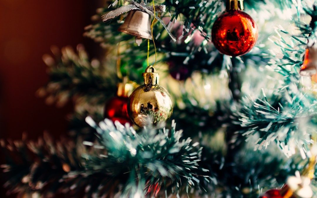 Decorating the Christmas Tree | Kate’s blog